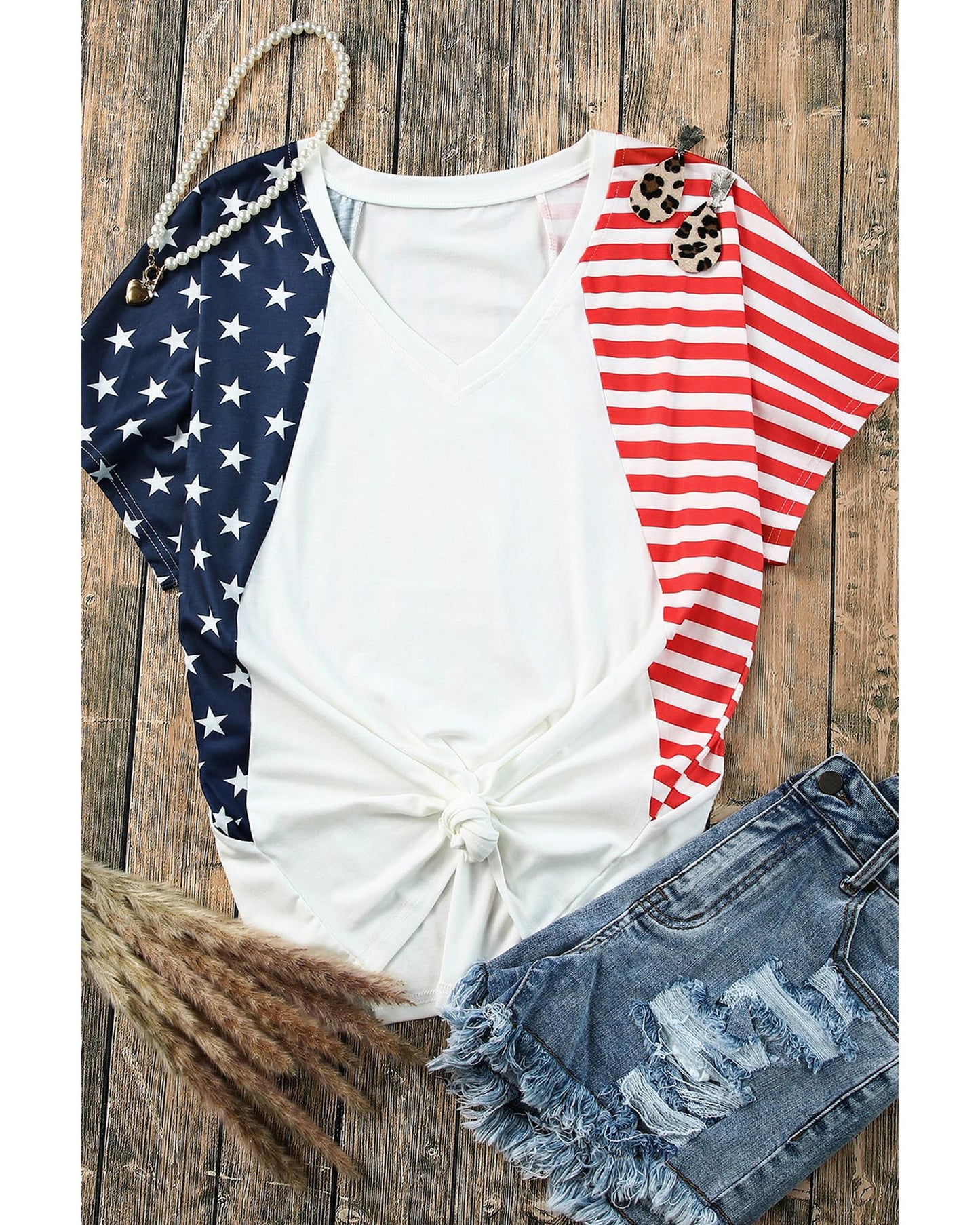 Azura Exchange Stars and Stripes V Neck Tee - L