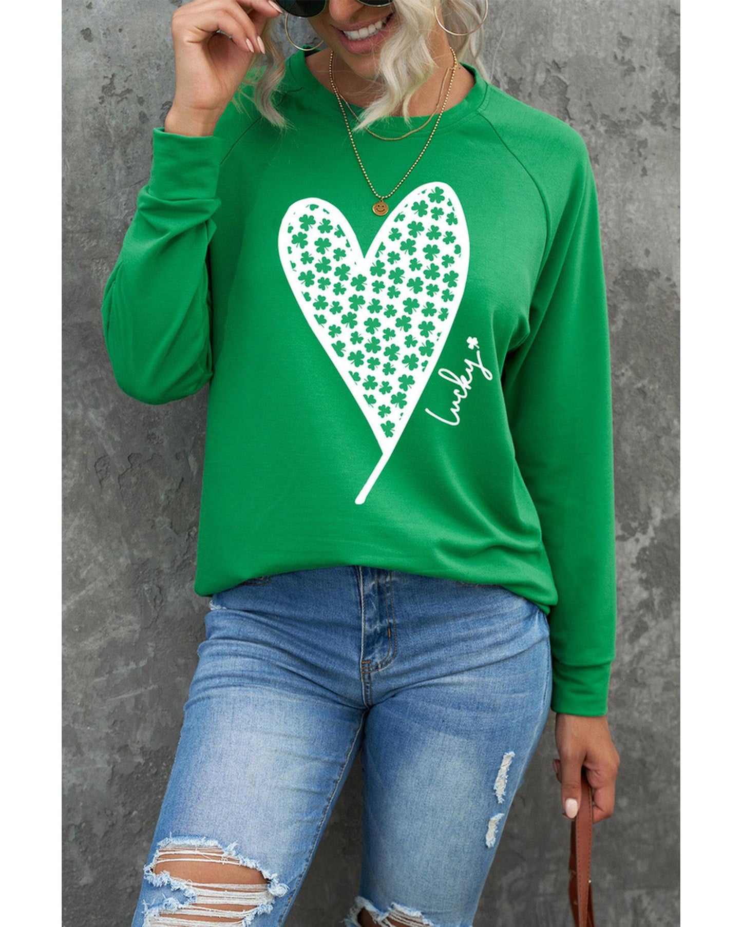 Azura Exchange Lucky Clover Heart Graphic Sweatshirt - M