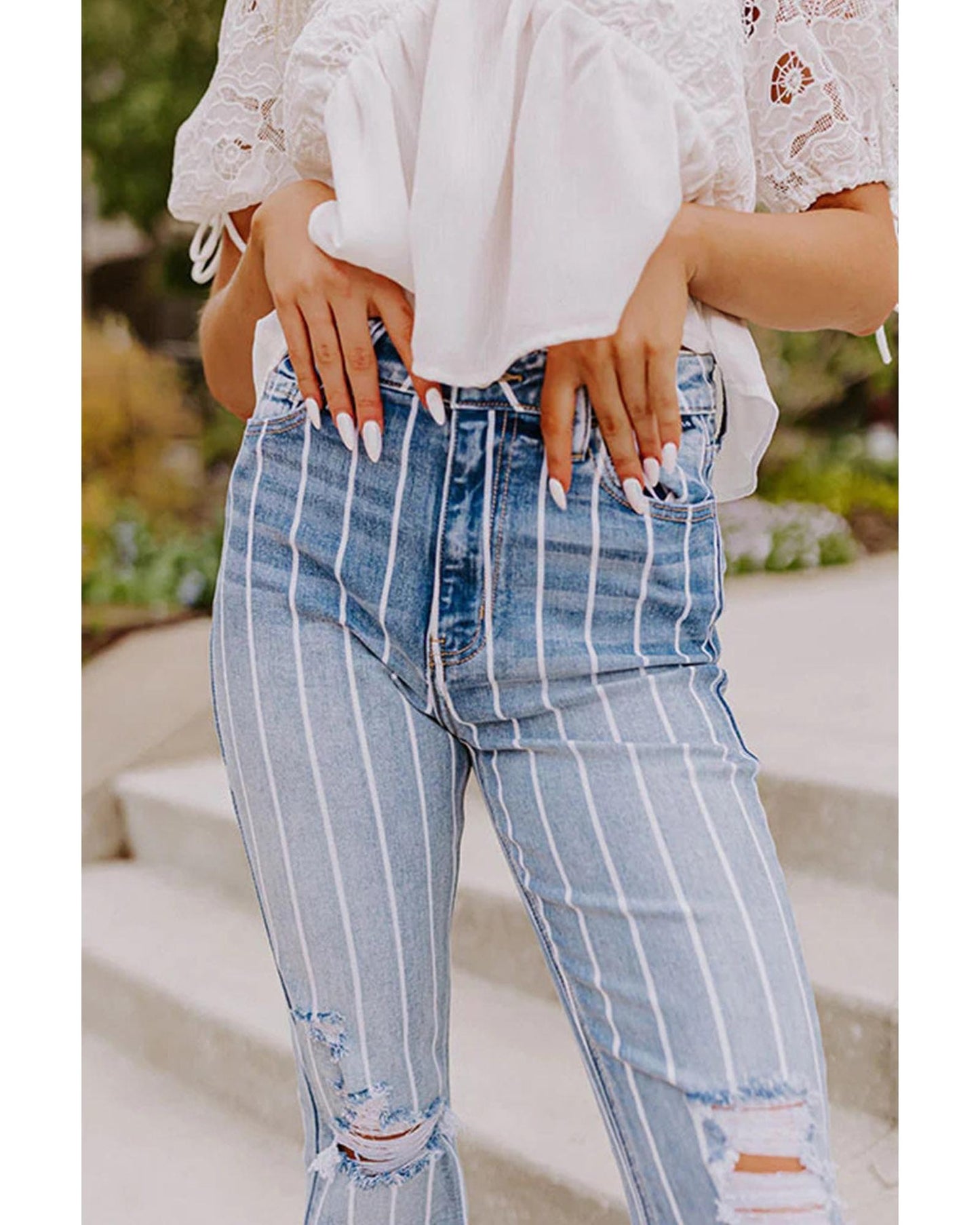 Azura Exchange Vertical Striped Ripped Flare Jeans - 6 US