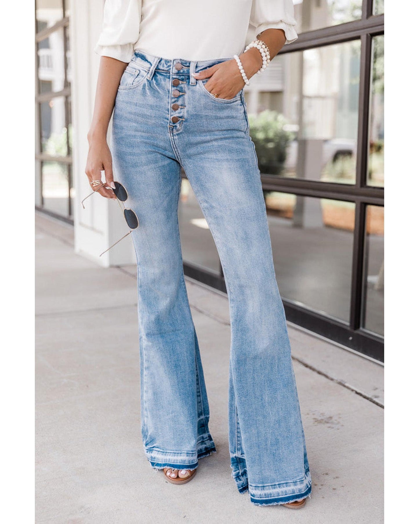 Azura Exchange Buttoned Distressed Flared Jeans - 10 US