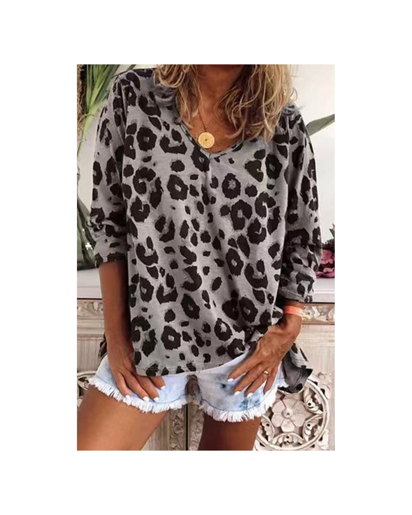 Azura Exchange Leopard Print V Neck Long Sleeve Top - L